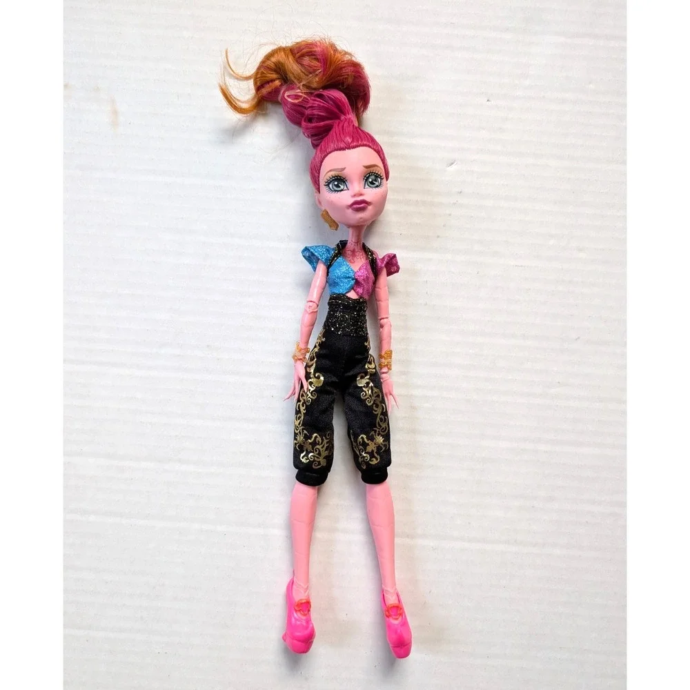 READ Monster High Gigi Grant Doll 13 Wishes w/ Outfit & Shoes Mattel 2013